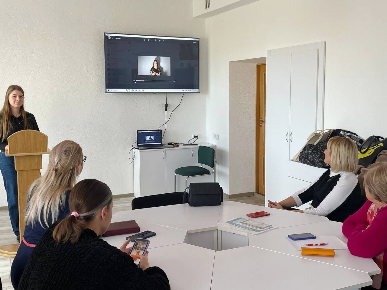 Перегляд відеоанонсу до презентації мультимедійних продуктів «Подорожні історії»